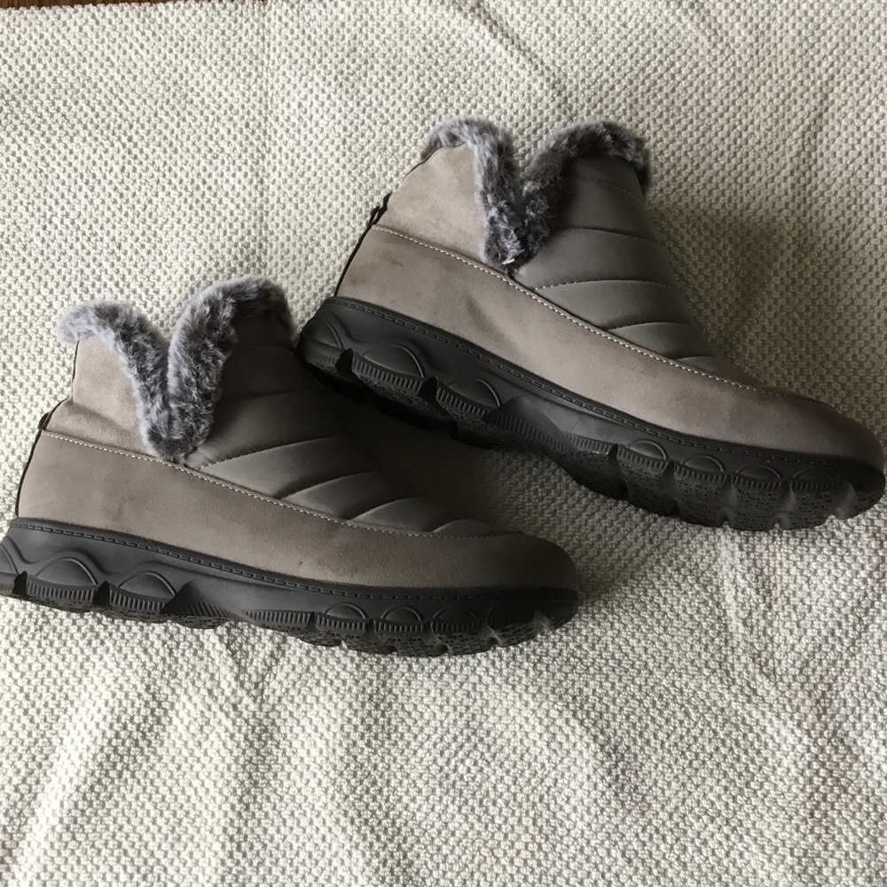 Jambu Women’s Gray Fur Lined Ankle Boots